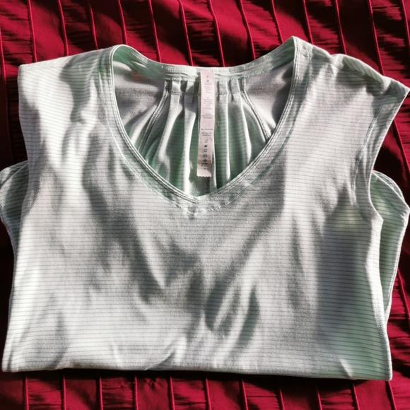 Lululemon - Track Tee - Picture 2 of 11